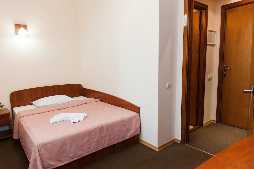 U Fontana Hotel Минск Екстериор снимка
