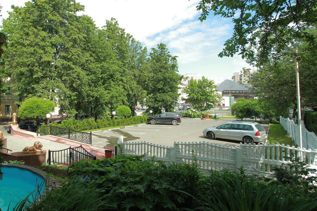 U Fontana Hotel Минск Екстериор снимка