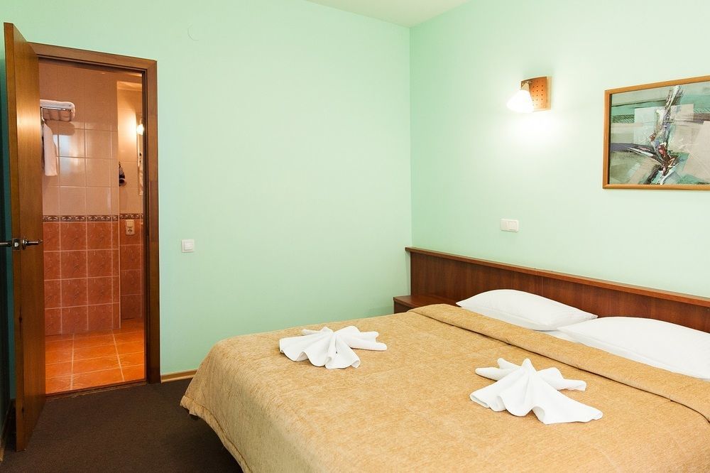 U Fontana Hotel Минск Екстериор снимка