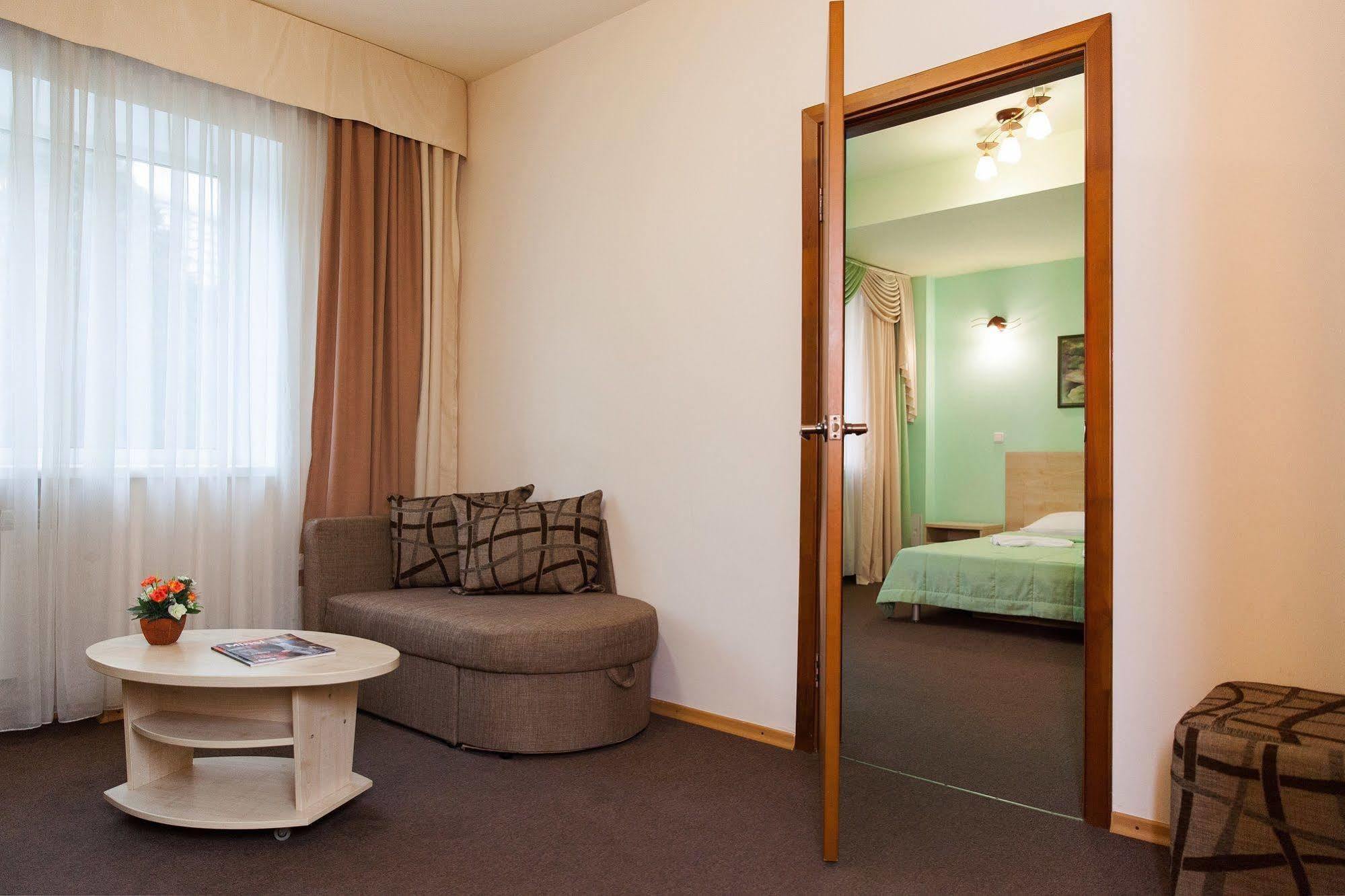 U Fontana Hotel Минск Екстериор снимка
