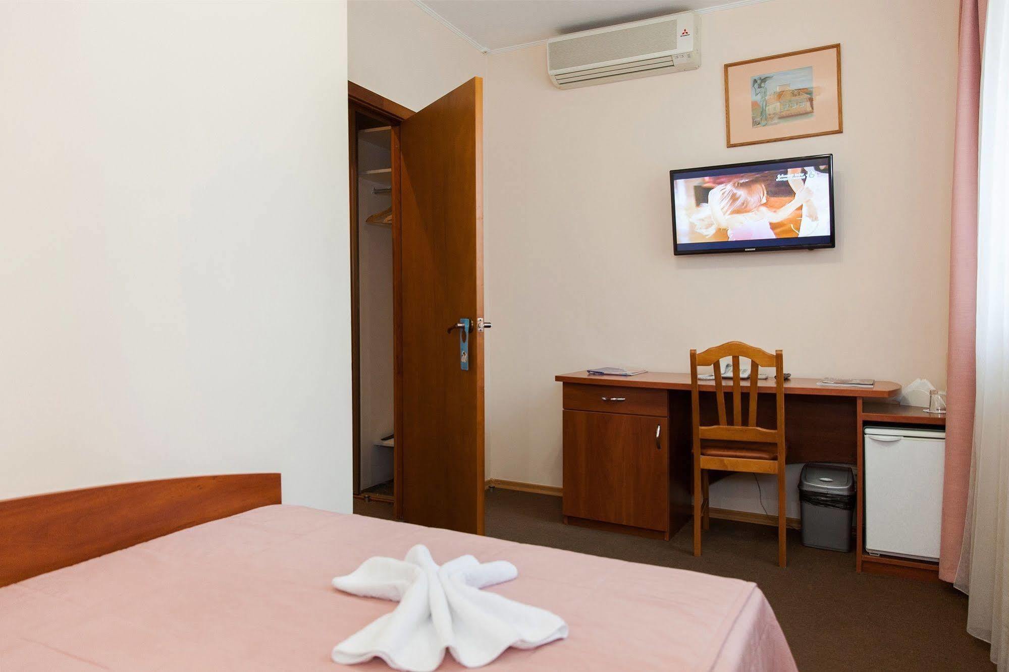 U Fontana Hotel Минск Екстериор снимка