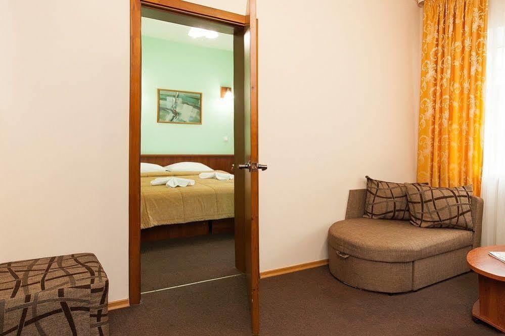 U Fontana Hotel Минск Екстериор снимка