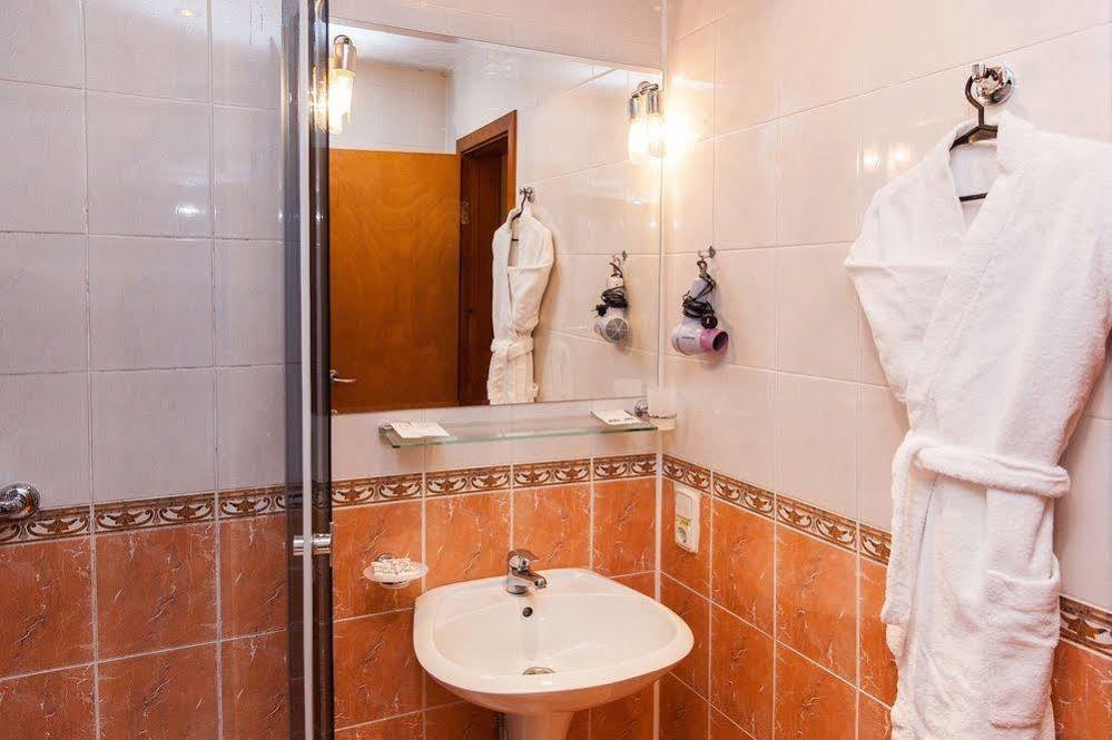 U Fontana Hotel Минск Екстериор снимка